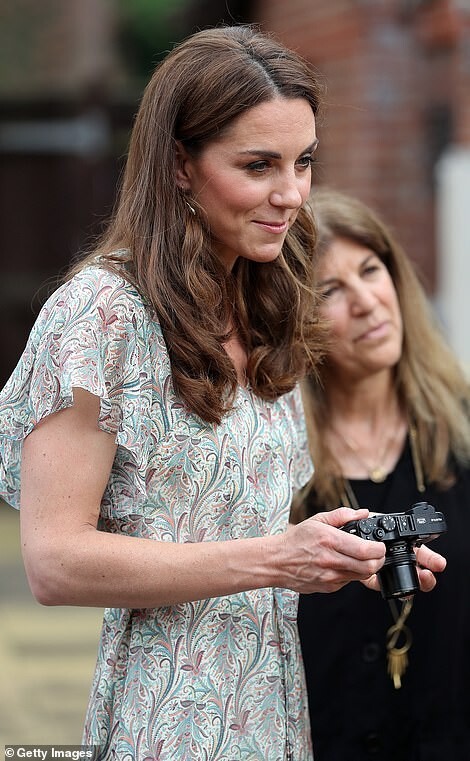 kate-middleton-arriving-for-royal-photographic-society-workshop-london-13 kate middleton arriving for royal photographic society workshop london 13