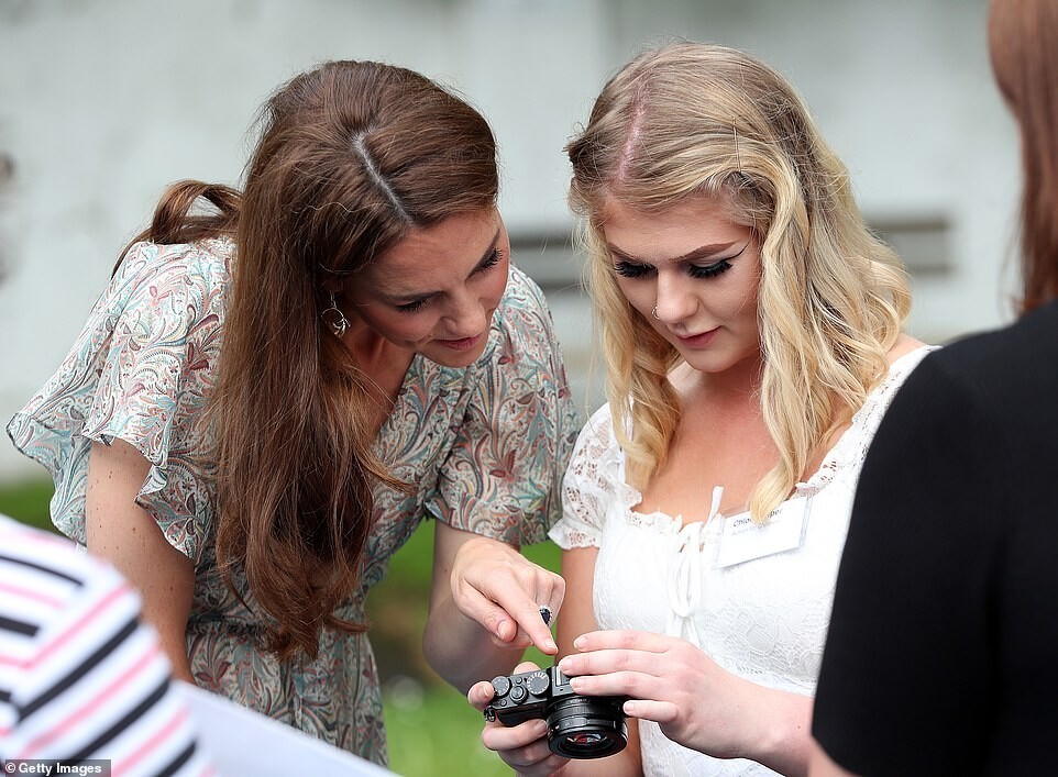 kate-middleton-arriving-for-royal-photographic-society-workshop-london-23 kate middleton arriving for royal photographic society workshop london 23