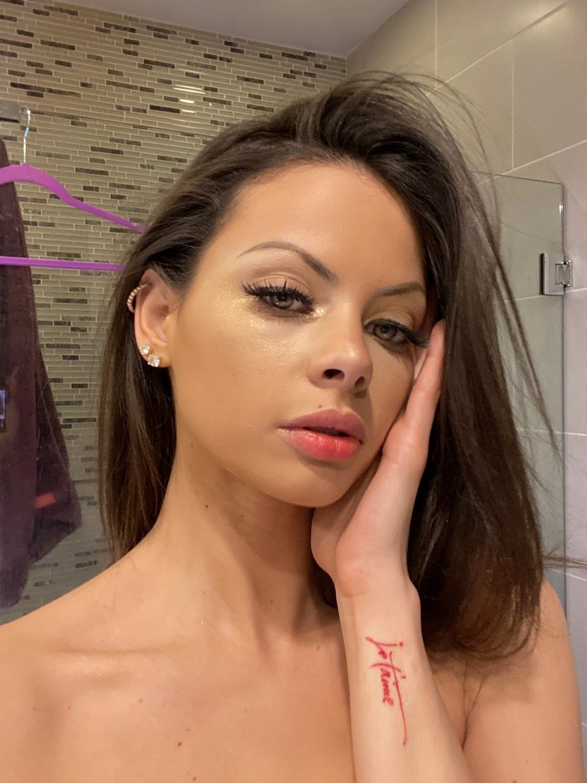 katie-bell-hot-on-selfie-thefappening-cfd-1 Katie Bell Selfie
