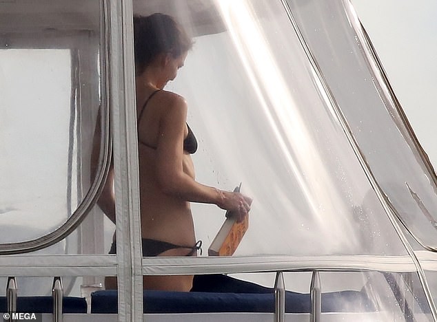 katie-holmes-sexy-bikini-5 katie holmes sexy bikini 5