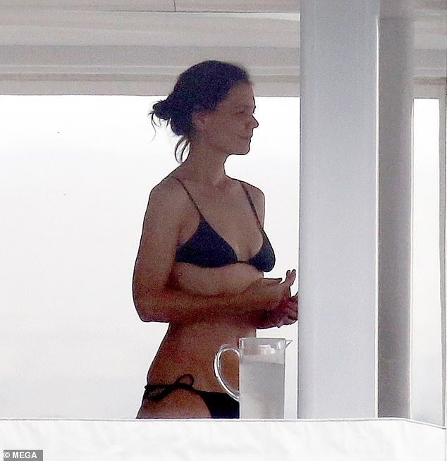katie-holmes-sexy-bikini-6 katie holmes sexy bikini 6