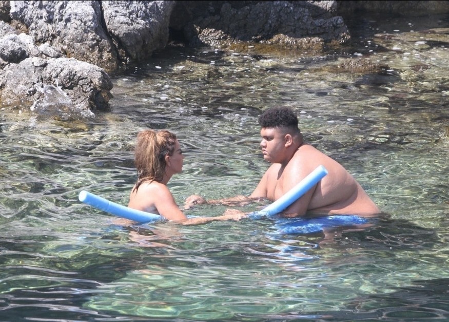 katie-price-topless-11 katie price topless 11