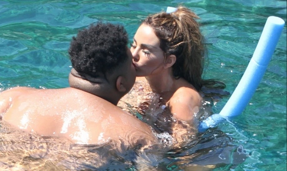 katie-price-topless-4 Katie Price koissing her son while goes topless