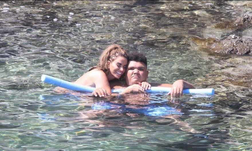 katie-price-topless-7 katie price topless 7