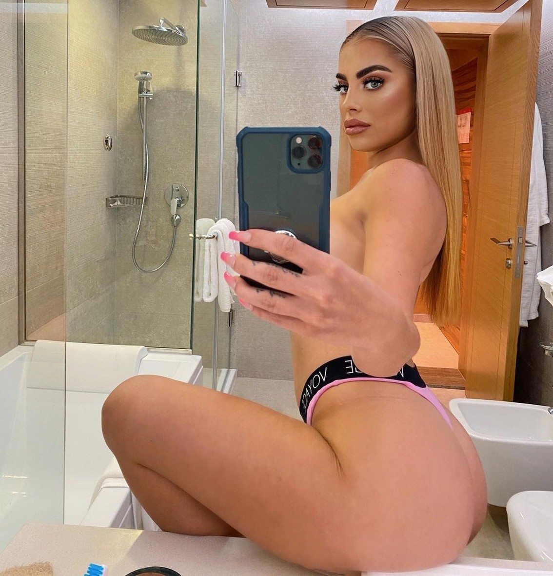 katie-salmon-topless-selfie-thefappening-cfd-3 Katie Salmon Toples Selfie