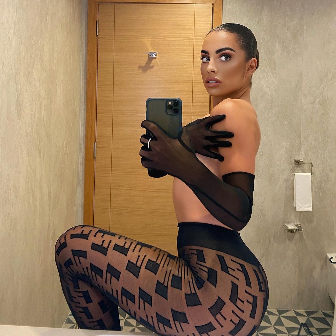 katie-salmon-topless-selfie-thefappening-cfd-4 Katie Salmon Topless Covered