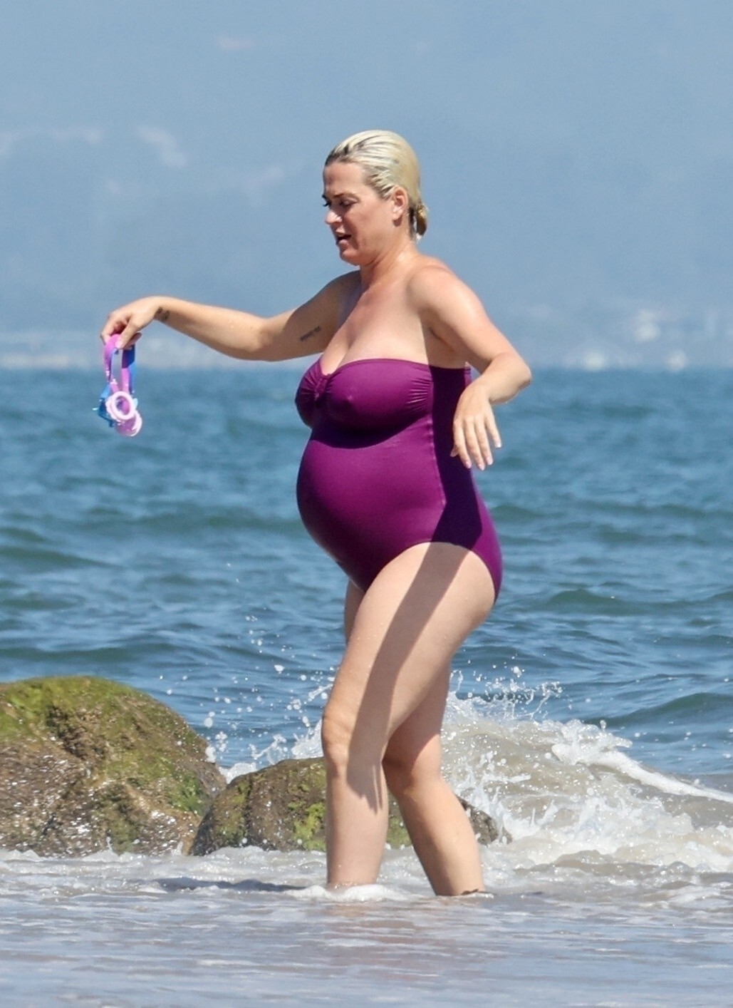 katy-perry-in-a-sexy-bikini-on-the-beach-while-pregnant-thefappening-pro-17 katy perry in a sexy bikini on the beach while pregnant thefappening pro 17