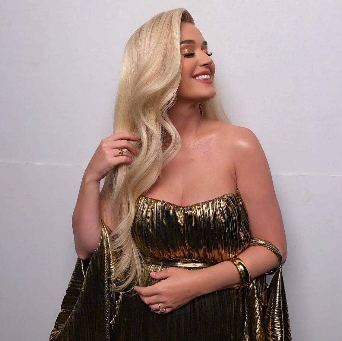 katy-perry-sexy-in-golden-dress-thefappening-cfd-2 Katy Perry Sexy