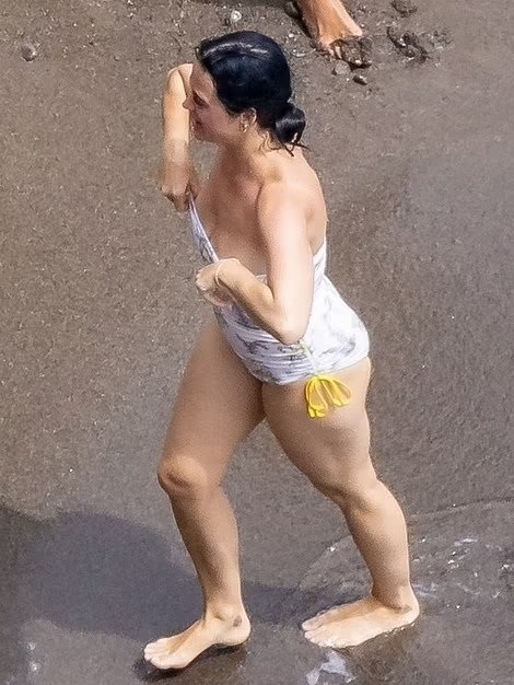 katy-perry-swimsuit-thefappening-cfd-1 Katy Perry Swimsuit