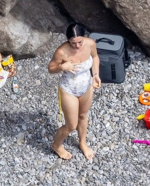 katy-perry-swimsuit-thefappening-cfd-9 Katy Perry Bikini