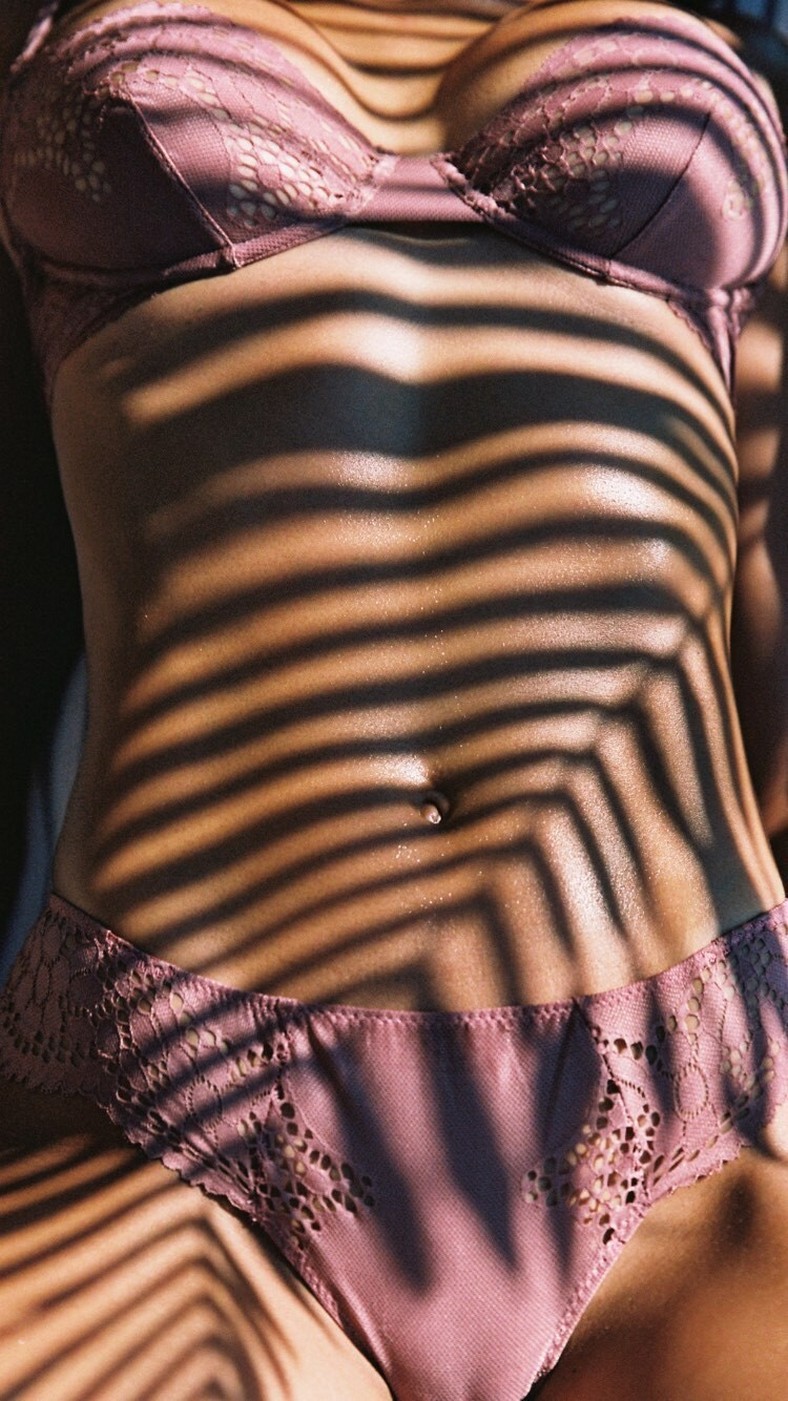 kelly-gale-sexy-thefappening-cfd-2 Girl Kiss Dog