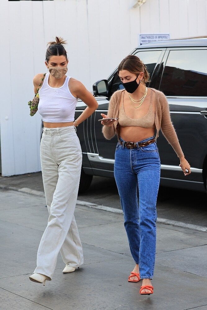 kendall-jenner-and-hailey-baldwin-see-through-thefappeningpro-1 kendall jenner and hailey baldwin see through thefappeningpro 1