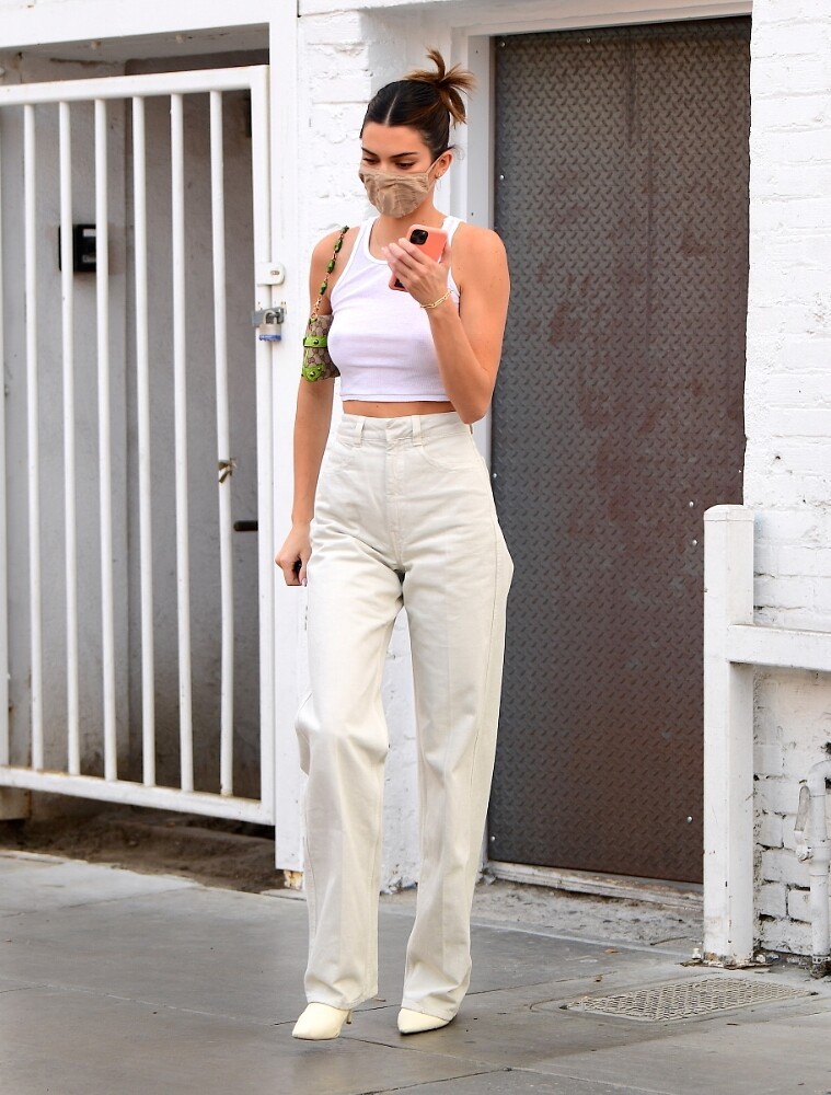 kendall-jenner-and-hailey-baldwin-see-through-thefappeningpro-14 Kendall Jenner See Through