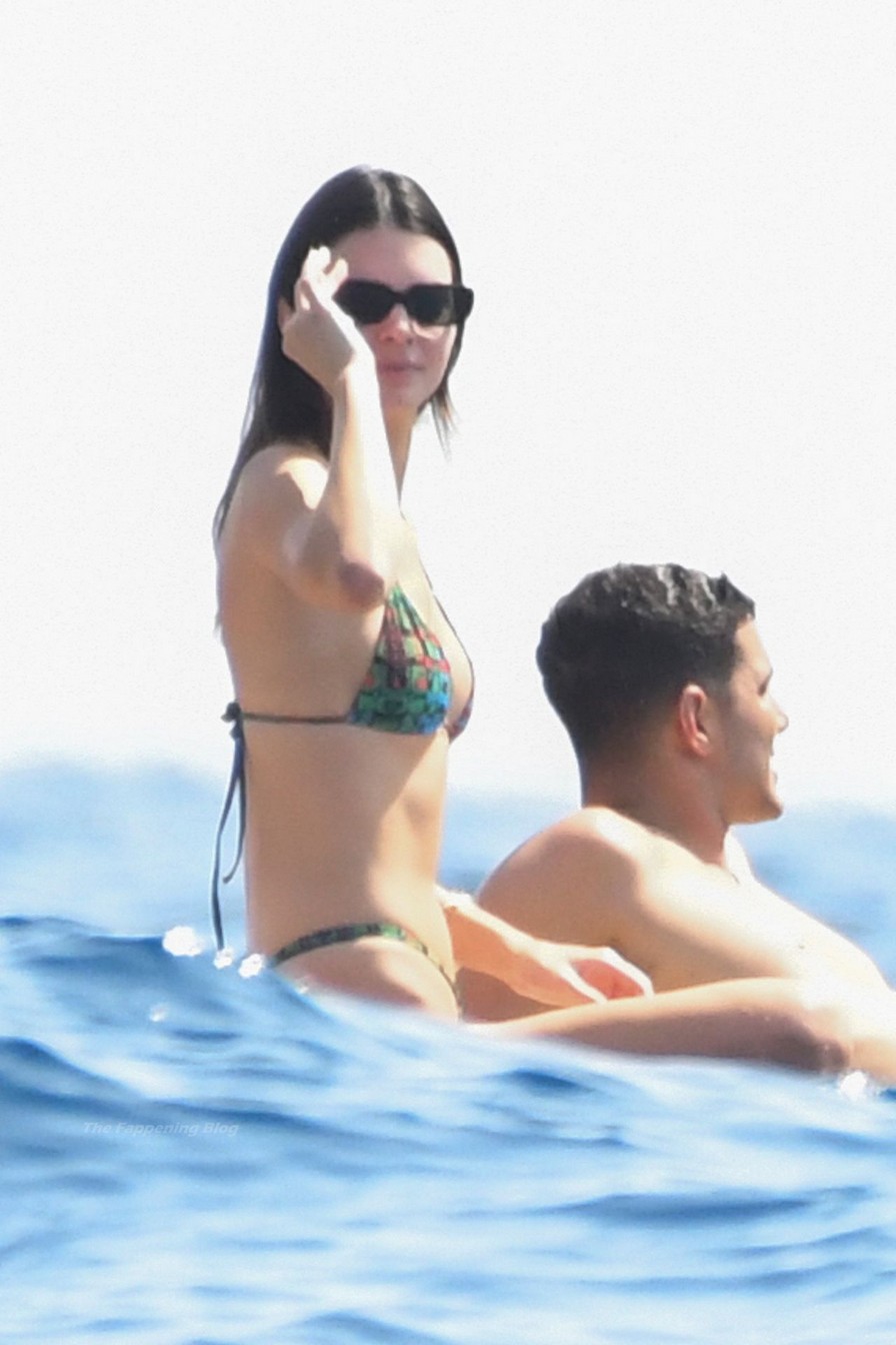 kendall-jenner-bikini-in-ponza-thefappening-cfd-26 kendall jenner bikini in ponza thefappening cfd 26