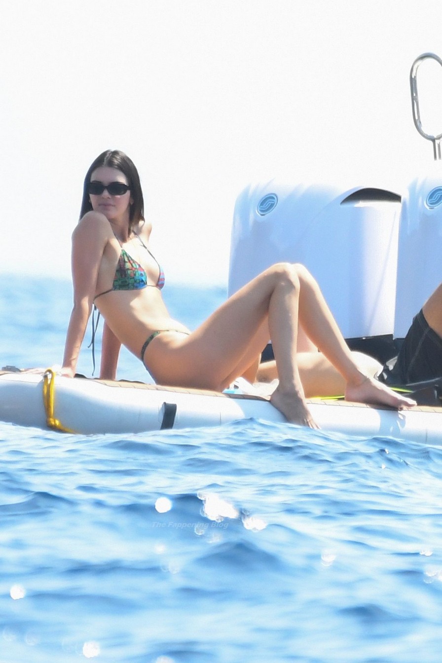 kendall-jenner-bikini-in-ponza-thefappening-cfd-27 kendall jenner bikini in ponza thefappening cfd 27