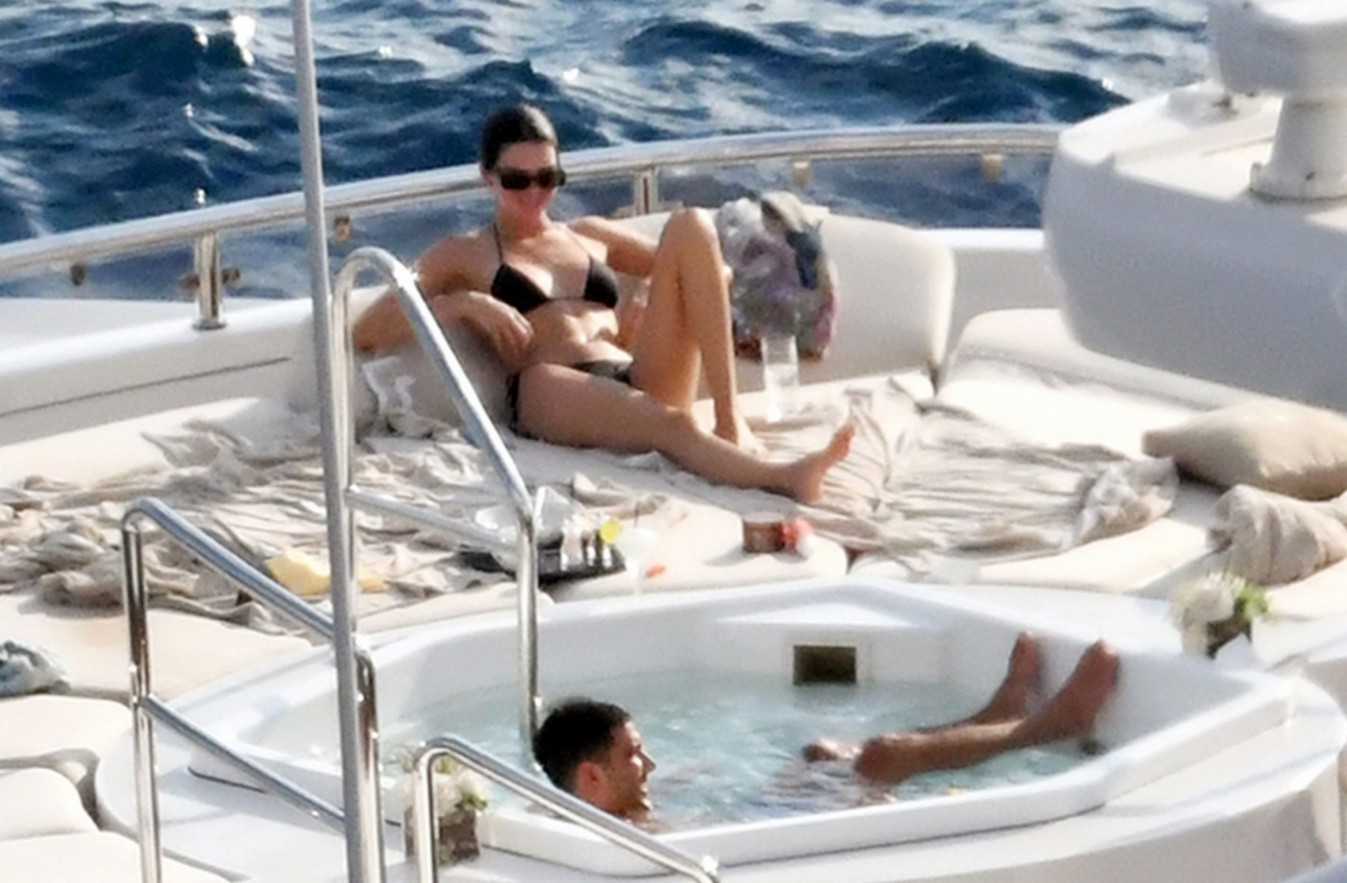 kendall-jenner-bikini-in-ponza-thefappening-cfd-33 kendall jenner bikini in ponza thefappening cfd 33