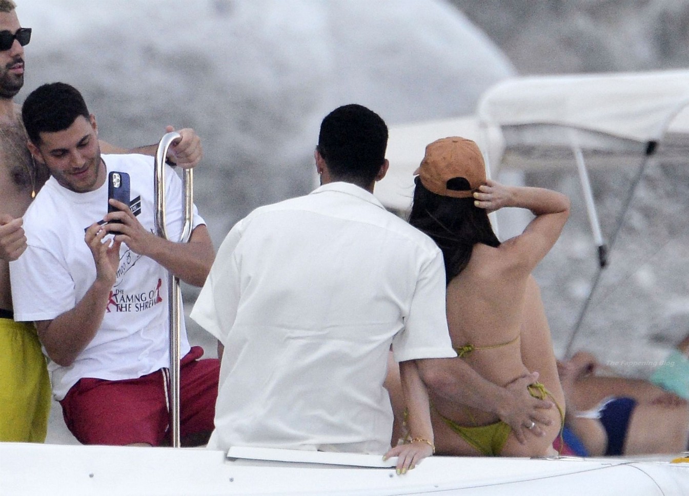 kendall-jenner-bikini-in-ponza-thefappening-cfd-41 Devin Booker Grabs Kendall Ass