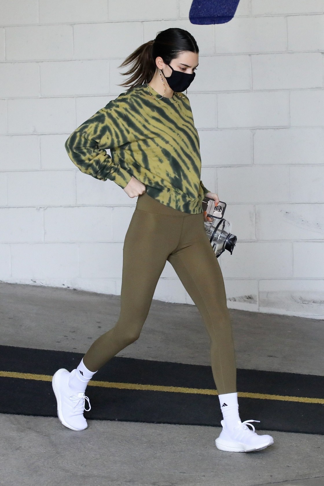 kendall-jenner-cameltoe-thefappening-cfd-13 kendall jenner cameltoe thefappening cfd 13