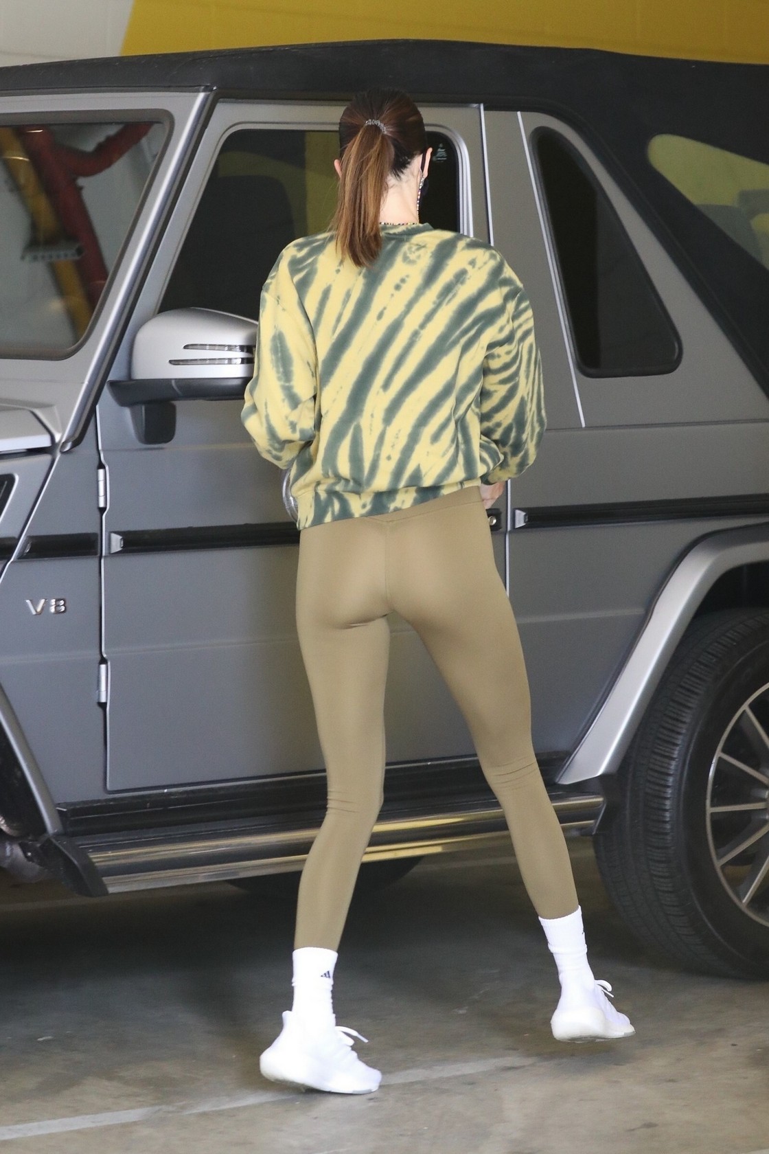 kendall-jenner-cameltoe-thefappening-cfd-15 Kendall Jenner Sexy Ass In Tight Leggings