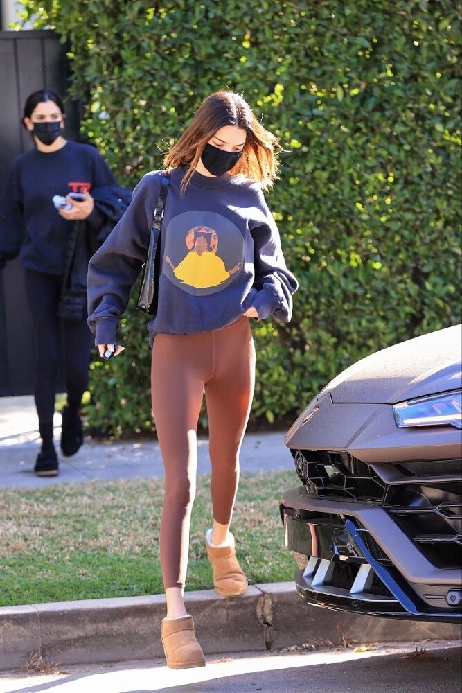 kendall-jenner-cameltoe-thefappening-cfd-8 Kendall Jenner Pussy