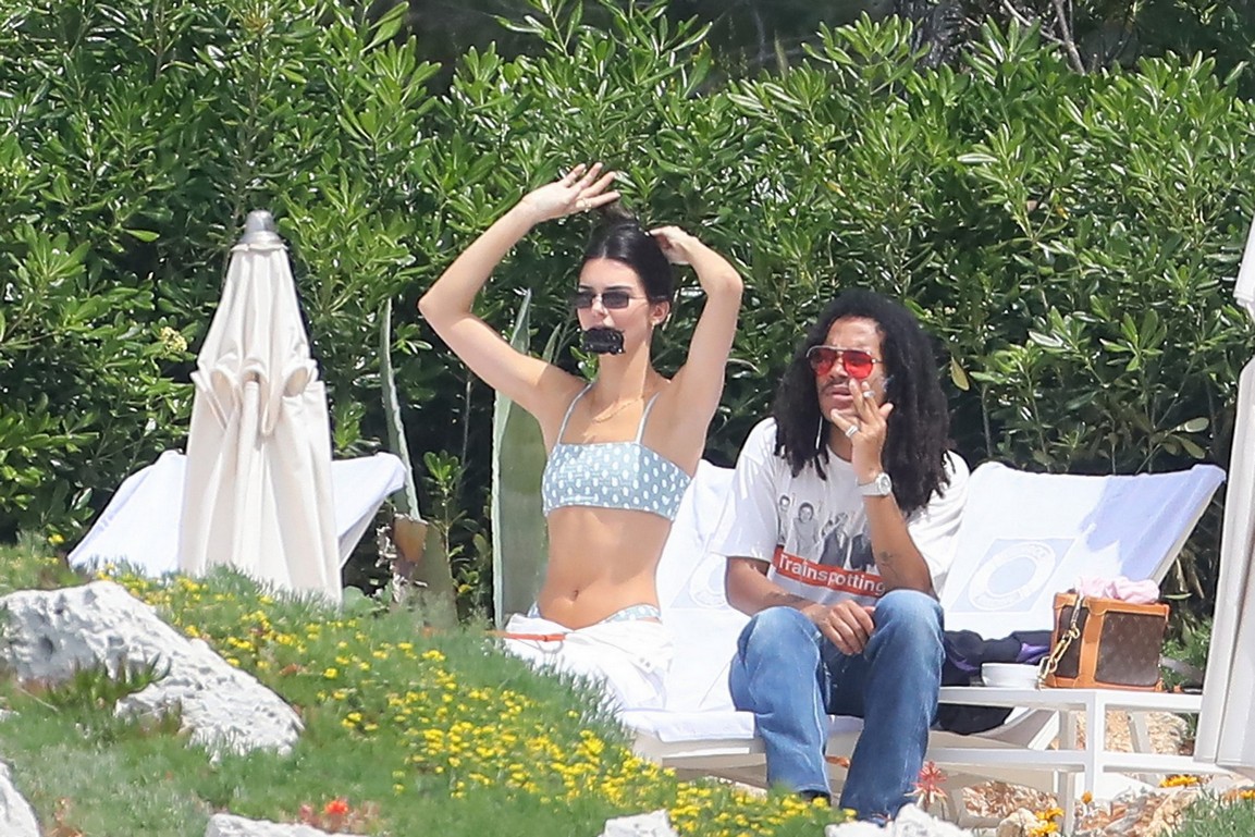 kendall-jenner-fappening-bikini-19 kendall jenner fappening bikini 19