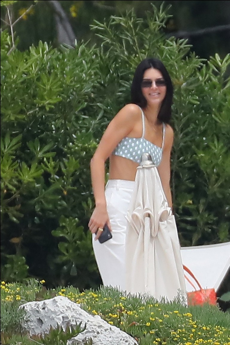 kendall-jenner-fappening-bikini-32 kendall jenner fappening bikini 32