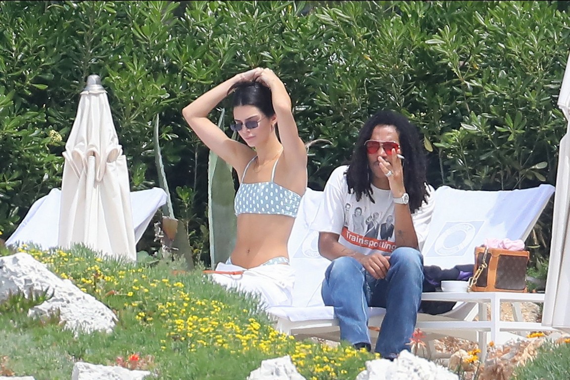kendall-jenner-fappening-bikini-33 kendall jenner fappening bikini 33