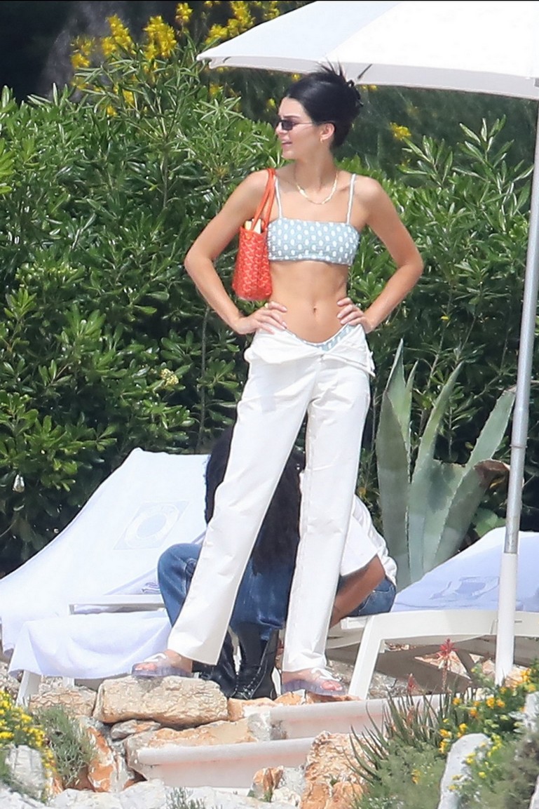 kendall-jenner-fappening-bikini-47 kendall jenner fappening bikini 47