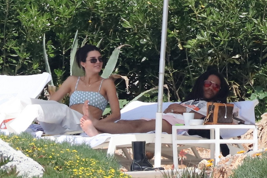 kendall-jenner-fappening-bikini-57 kendall jenner fappening bikini 57