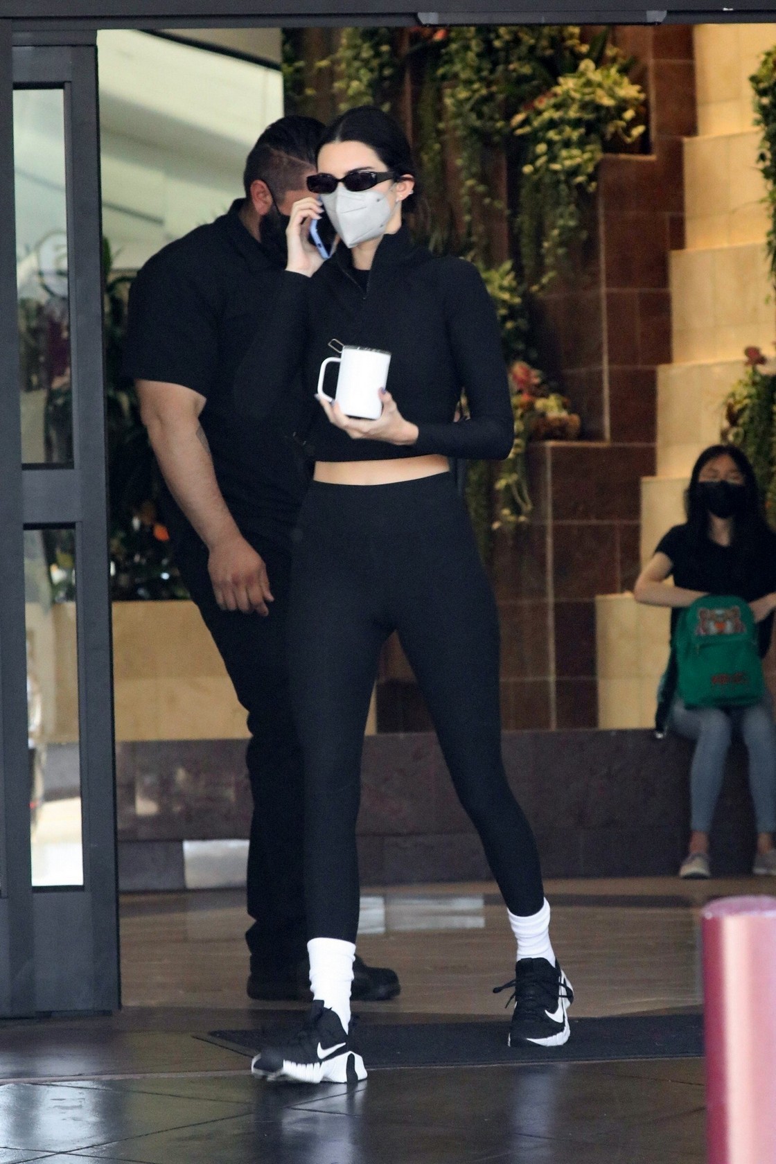 kendall-jenner-flaunts-her-tight-ass-and-cmeltoe-thefappening-cfd-4 Leggings