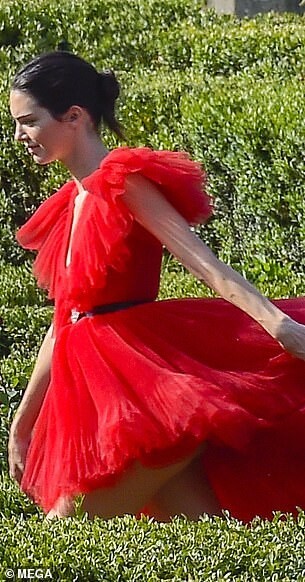 kendall-jenner-hm-giambattista-valli-backstage-10 kendall jenner hm giambattista valli backstage 10