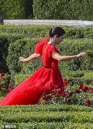 kendall-jenner-hm-giambattista-valli-backstage-9 kendall jenner hm giambattista valli backstage 9