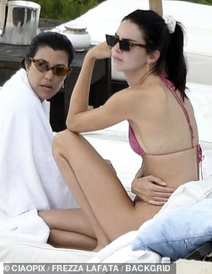 kendall-jenner-kourtney-kardashian-sexy-thefappening-cfd-21 kendall jenner kourtney kardashian sexy thefappening cfd 21