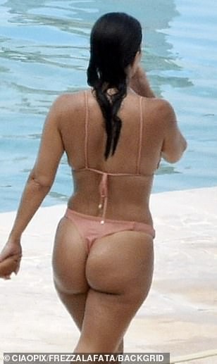 kendall-jenner-kourtney-kardashian-sexy-thefappening-cfd-33 kendall jenner kourtney kardashian sexy thefappening cfd 33