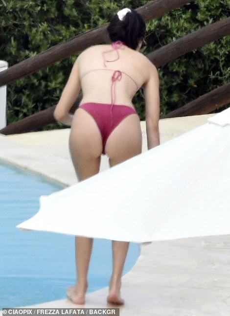 kendall-jenner-kourtney-kardashian-sexy-thefappening-cfd-38 Kendall Jenner Ass
