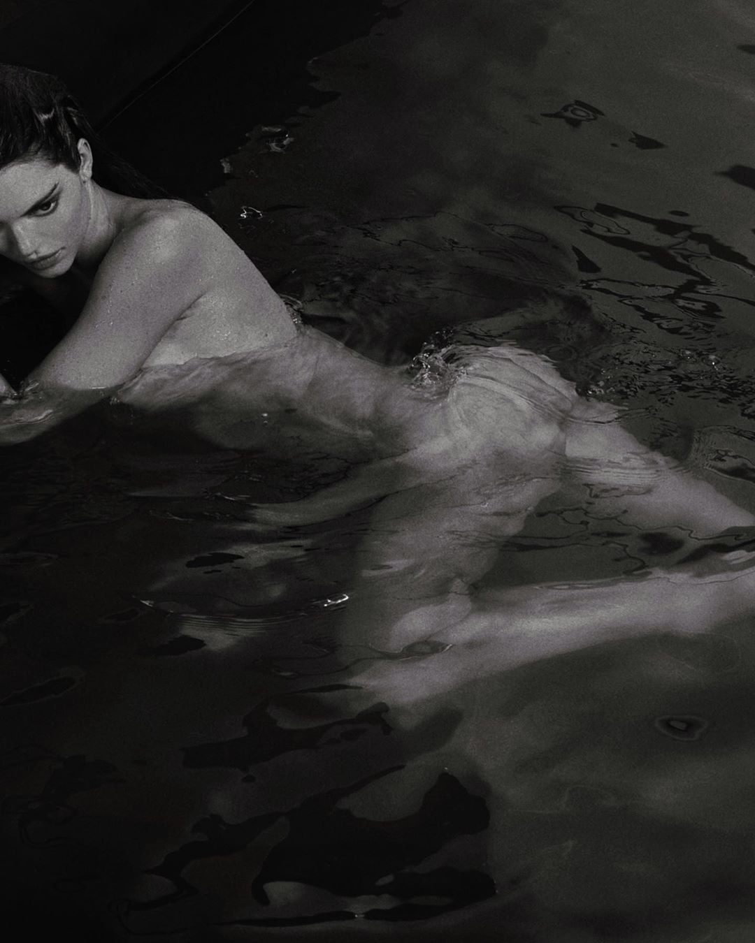 kendall-jenner-nude-in-the-pool-thefappeningpro-1 Kendall Jenner Nude In The Pool
