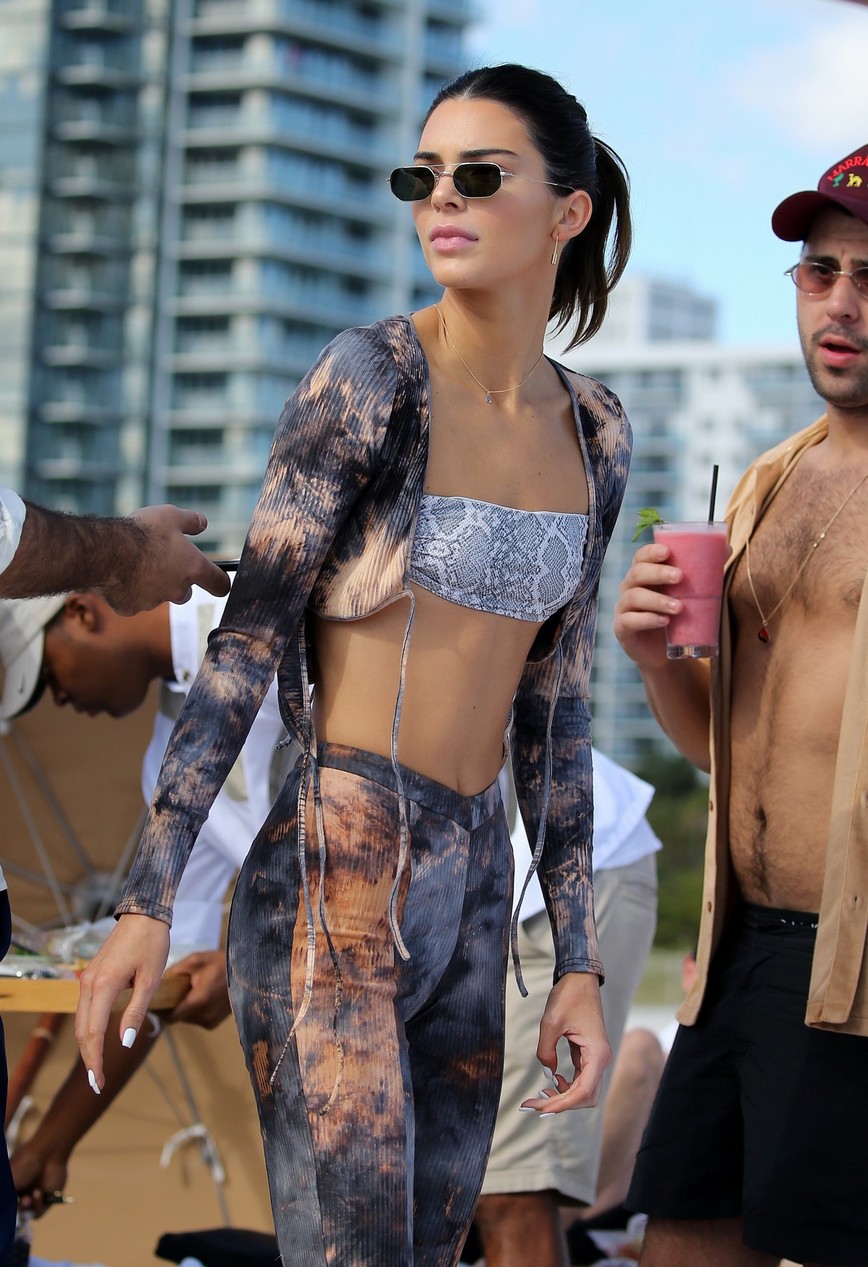 kendall-jenner-sexy-bella-hadid-thefappening-cfd-115 kendall jenner sexy bella hadid thefappening cfd 115
