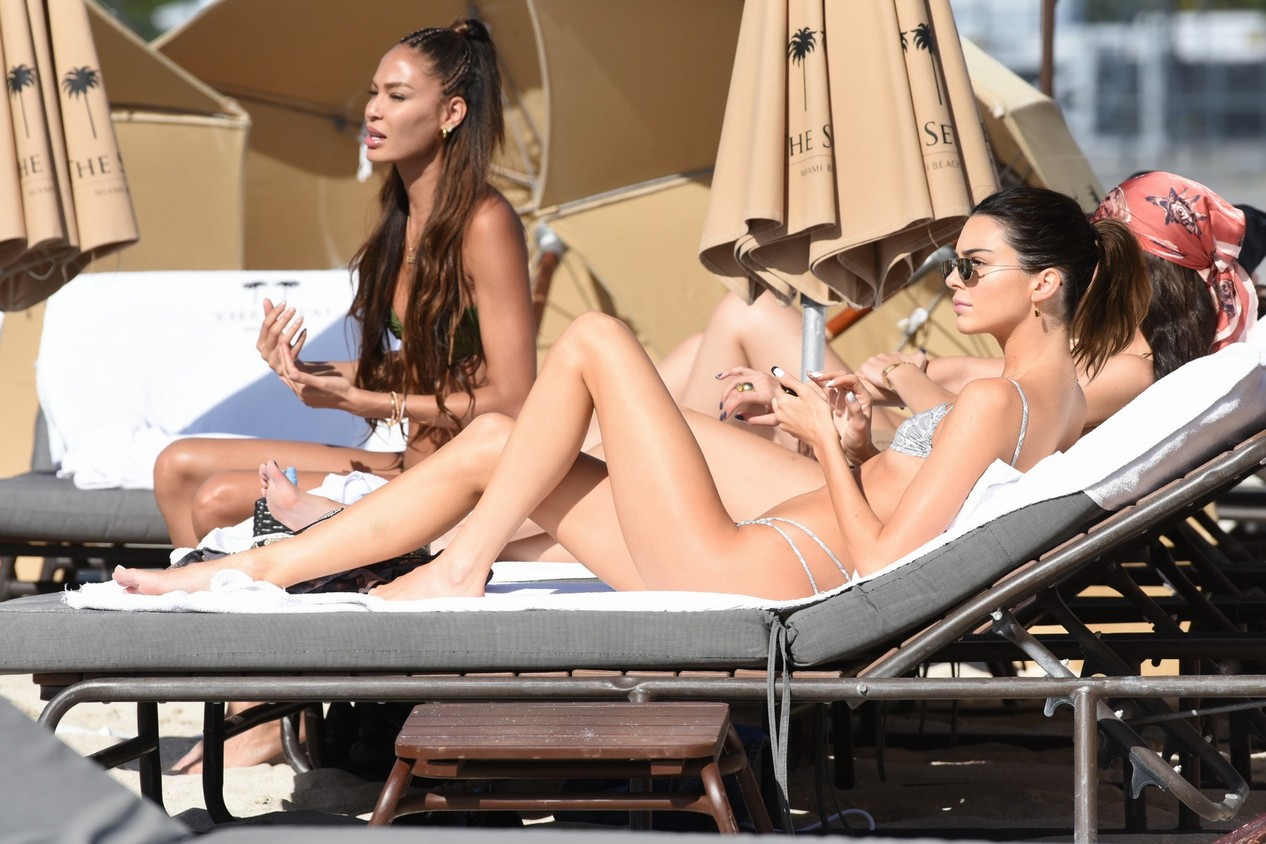 kendall-jenner-sexy-bella-hadid-thefappening-cfd-6 Kendall Jenner and Bella Hadid Sexy