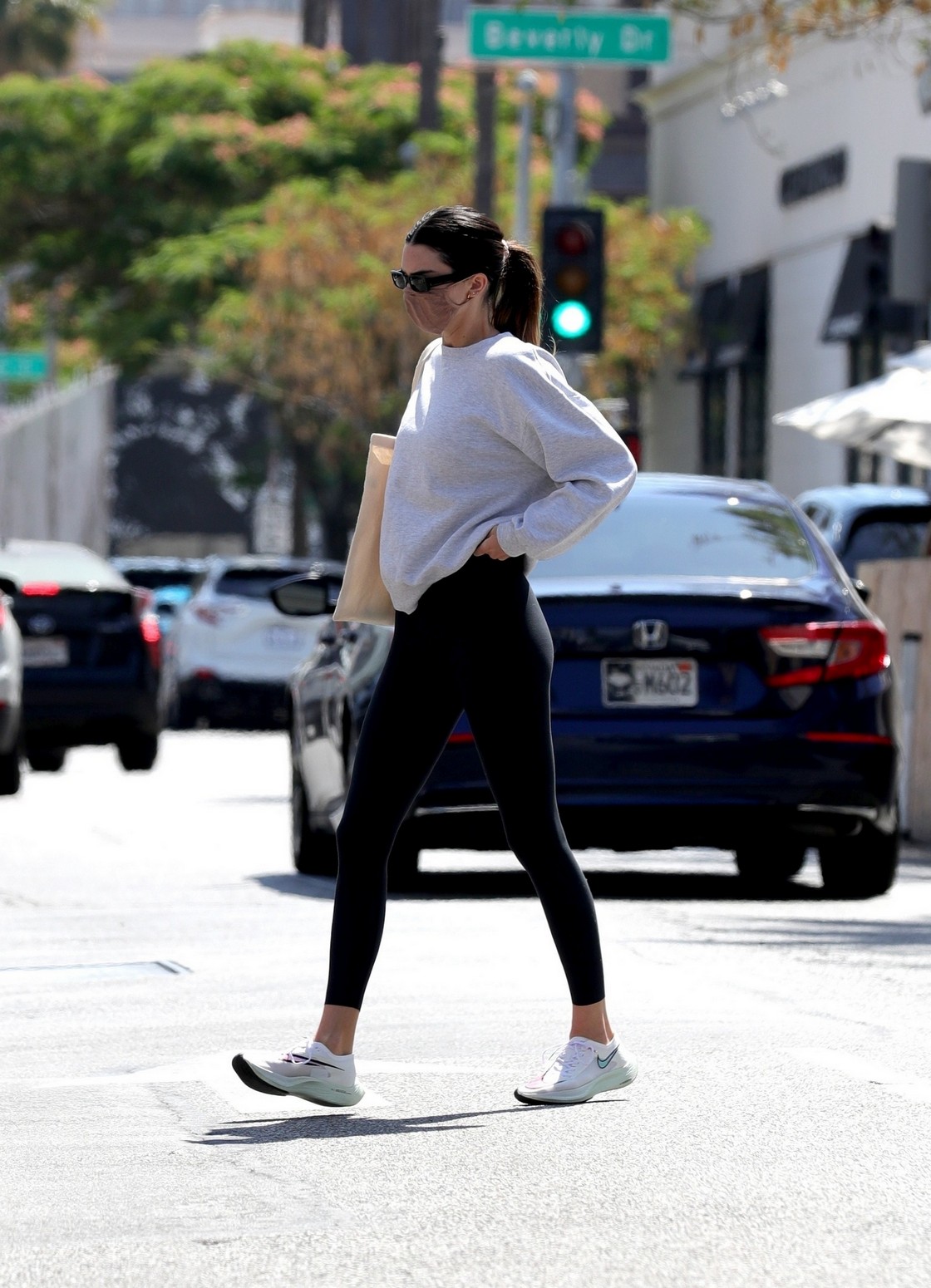 kendall-jenner-sexy-in-leggings-thefappening-cfd-13 kendall jenner sexy in leggings thefappening cfd 13