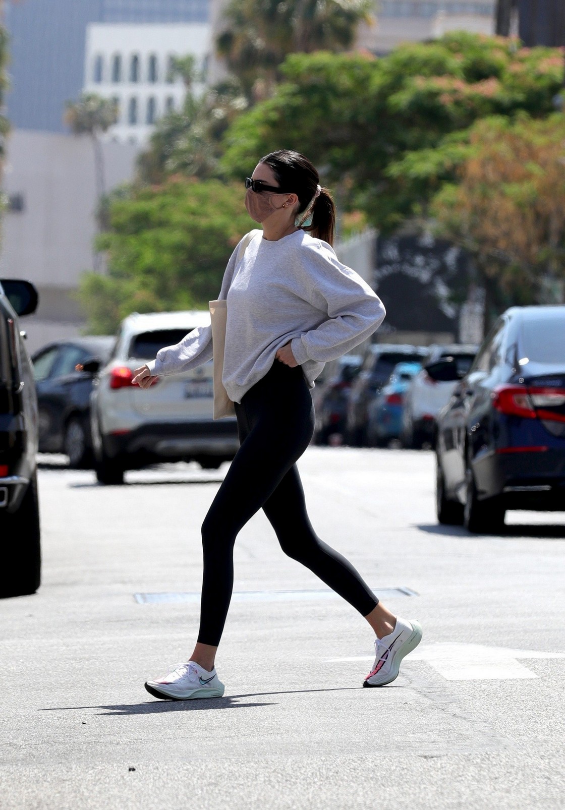 kendall-jenner-sexy-in-leggings-thefappening-cfd-14 Kendall Jenner Sexy Ass