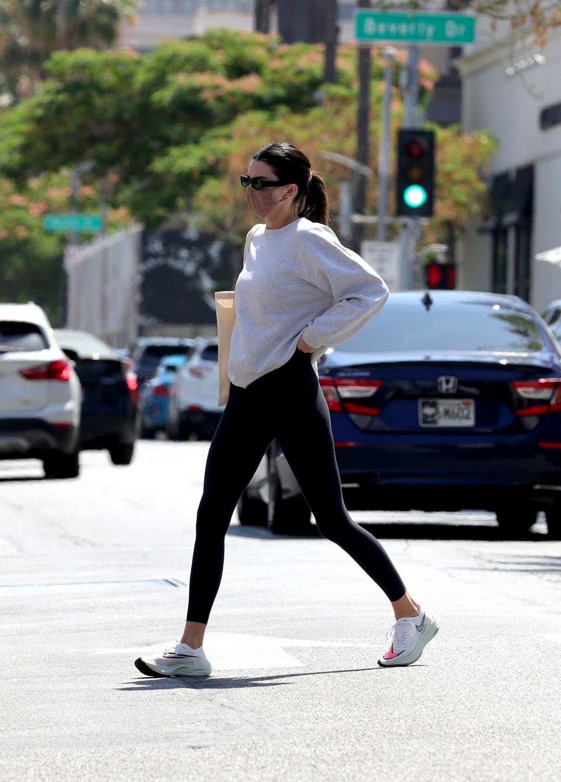 kendall-jenner-sexy-in-leggings-thefappening-cfd-17 kendall jenner sexy in leggings thefappening cfd 17