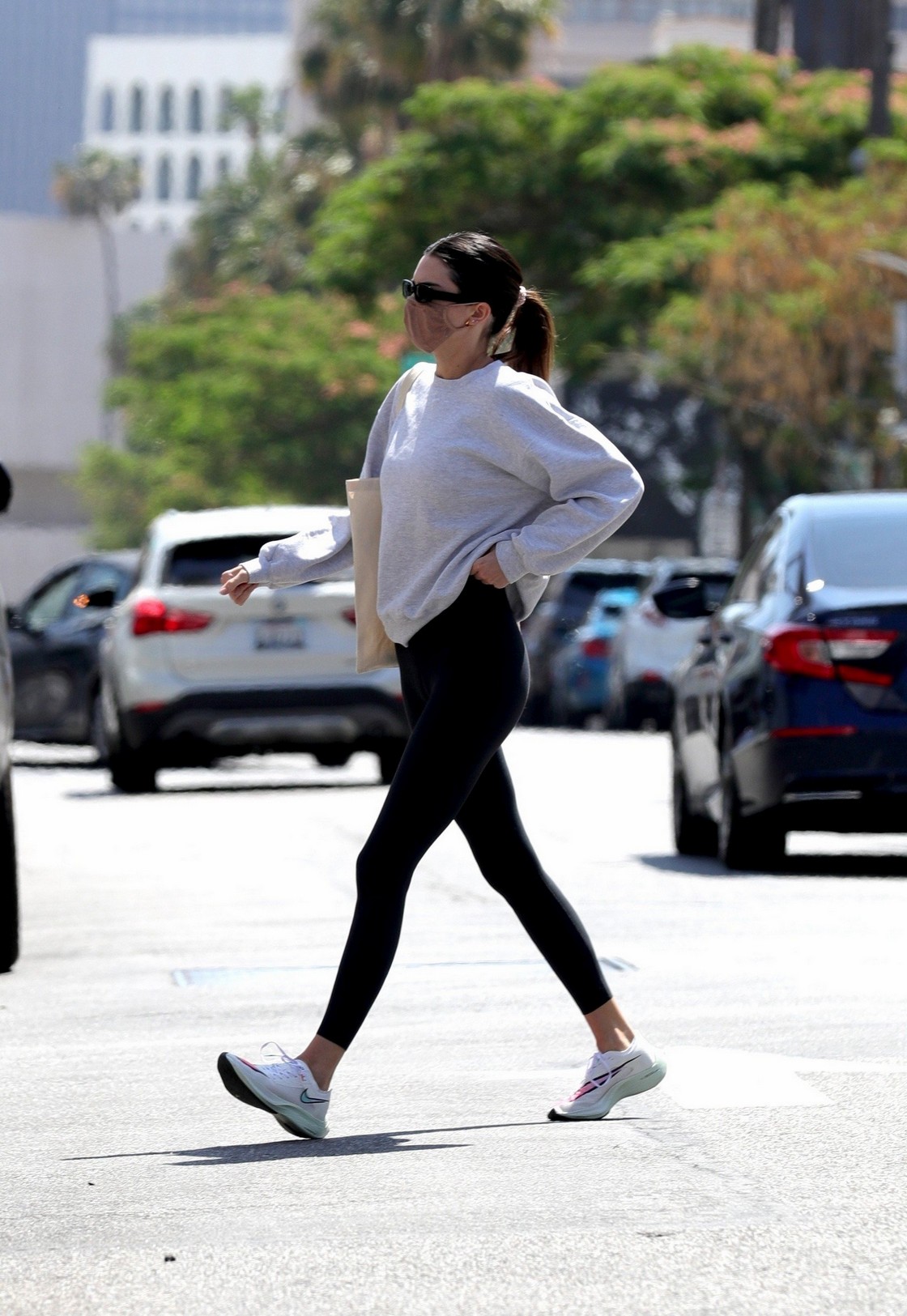 kendall-jenner-sexy-in-leggings-thefappening-cfd-24 kendall jenner sexy in leggings thefappening cfd 24