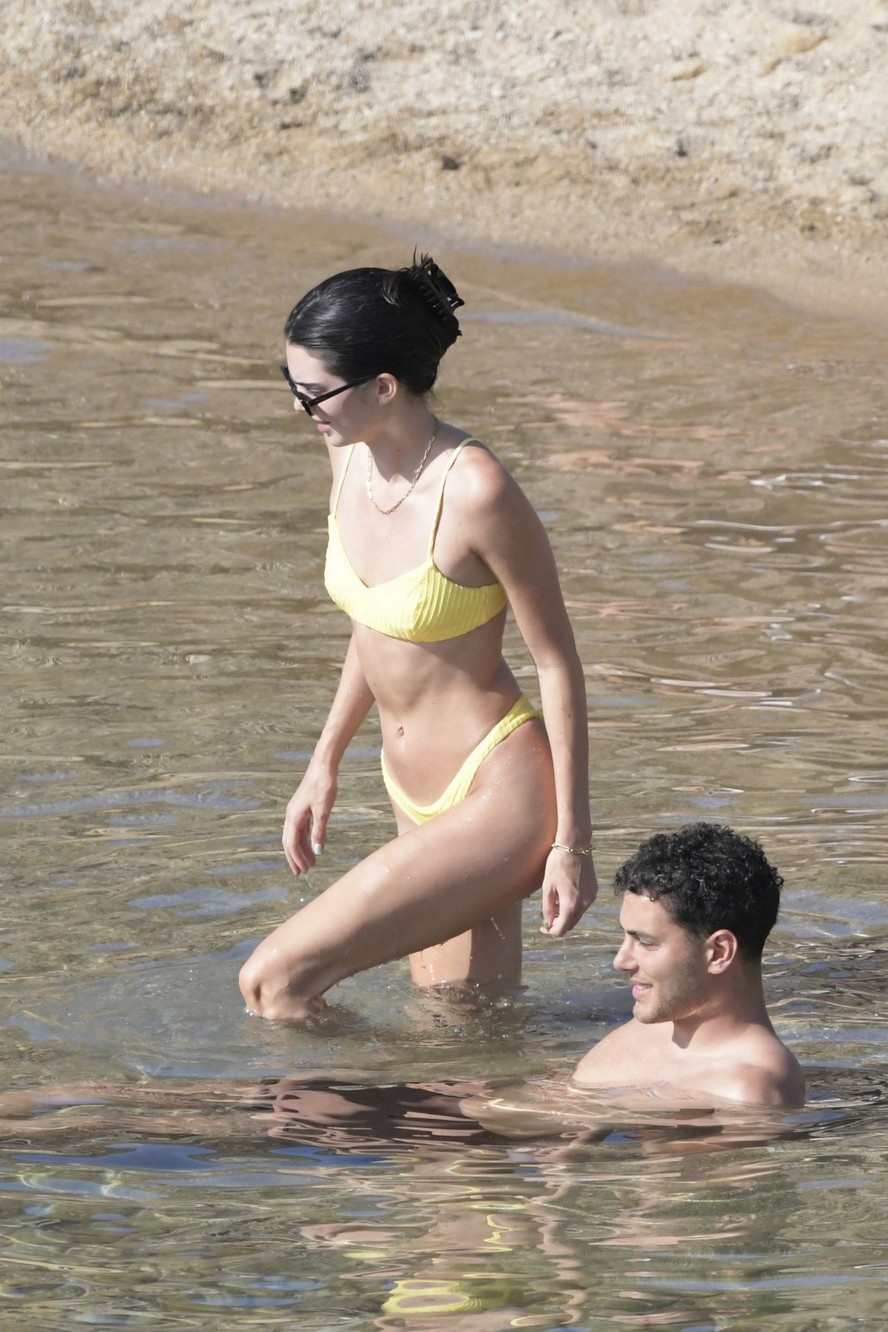 kendall-jenner-shanina-shaik-cindy-bruno-riley-montana-sexy-13 kendall jenner shanina shaik cindy bruno riley montana sexy 13