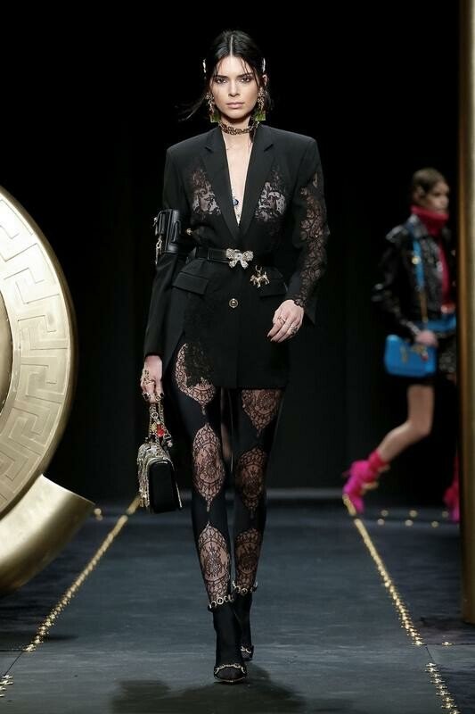 kendall-jenner-tits-catwalk-11 kendall jenner tits catwalk 11