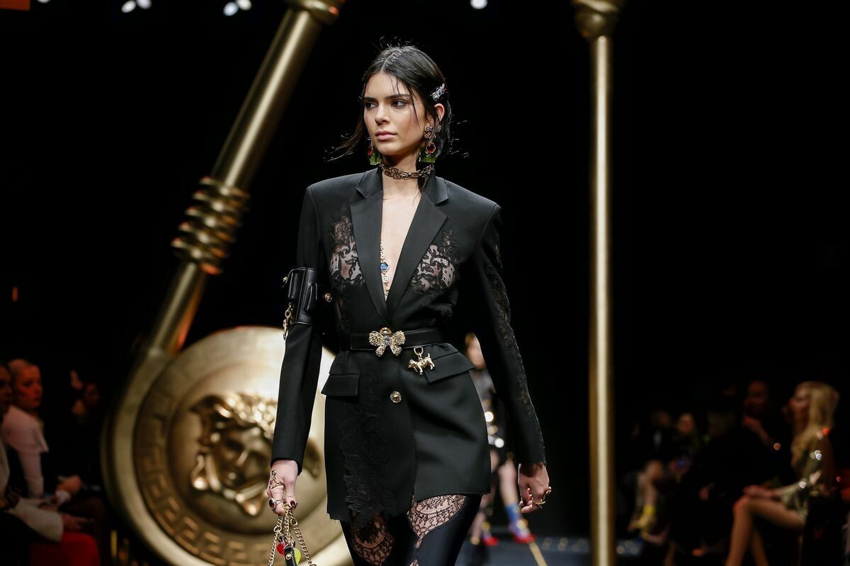 kendall-jenner-tits-catwalk-12 kendall jenner tits catwalk 12