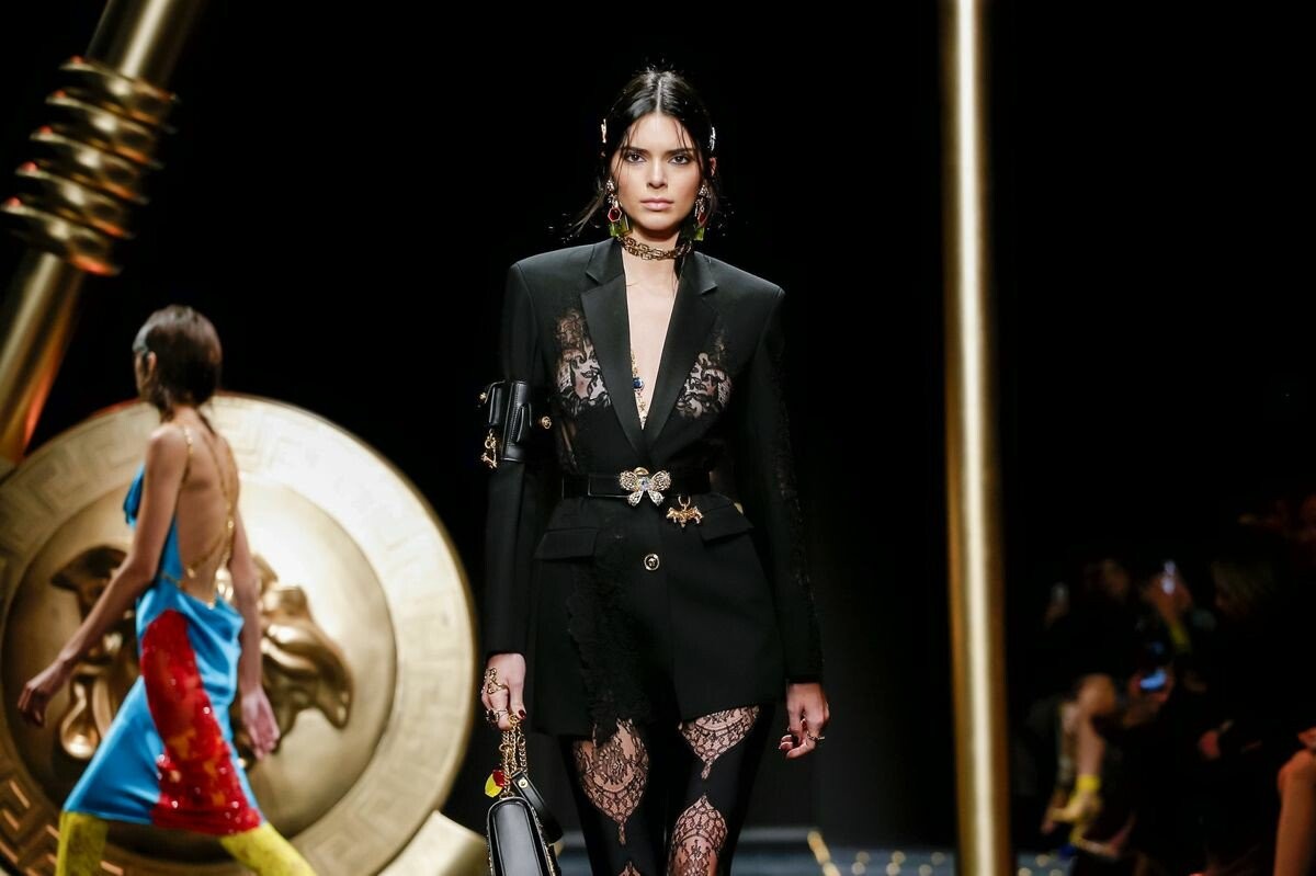 kendall-jenner-tits-catwalk-13 kendall jenner tits catwalk 13