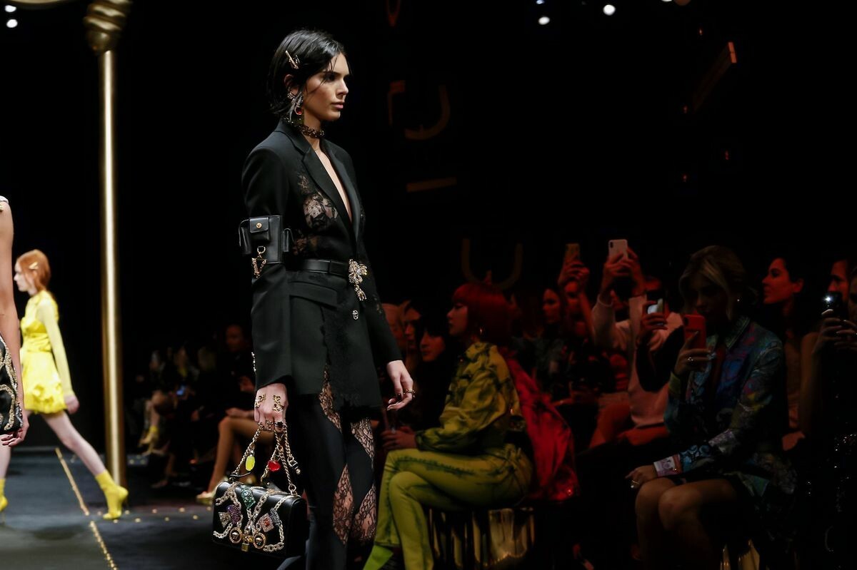 kendall-jenner-tits-catwalk-14 kendall jenner tits catwalk 14