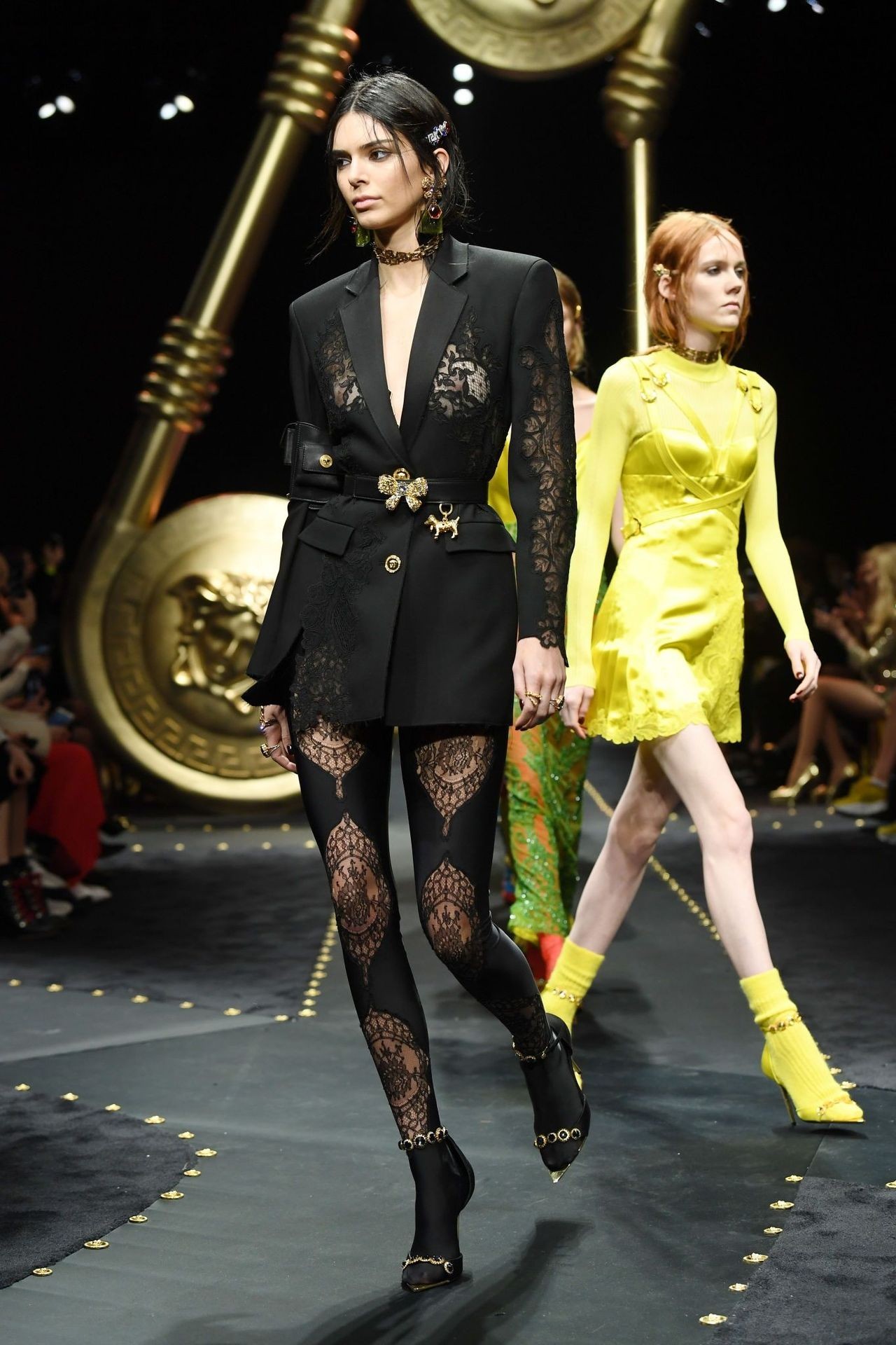 kendall-jenner-tits-catwalk-4-1 kendall jenner tits catwalk 4 1