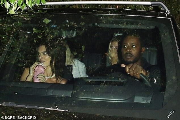 kendall-jenner-with-penis-in-her-hands-3 kendall jenner with penis in her hands 3
