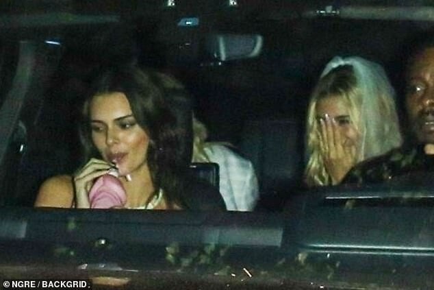 kendall-jenner-with-penis-in-her-hands-4 kendall jenner with penis in her hands 4